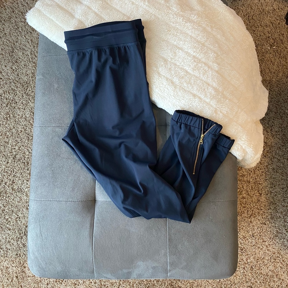 Zyia Navy Peak Zipper Jogger (short)